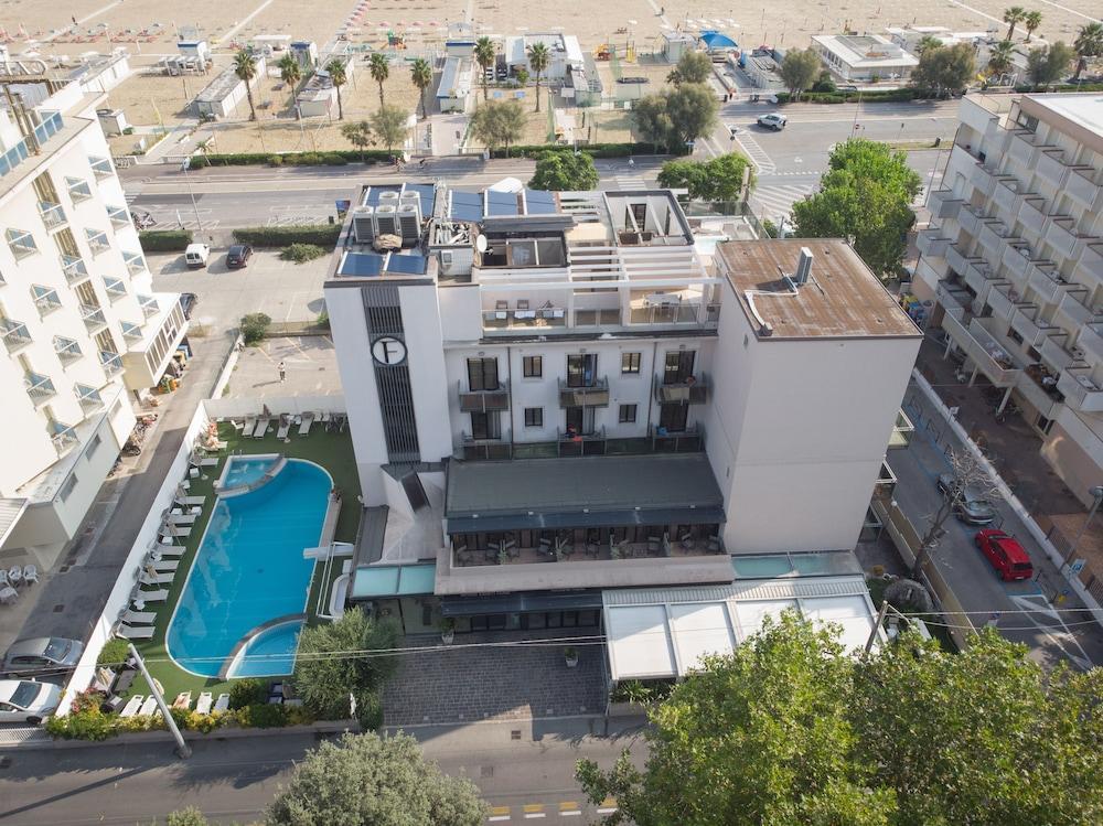 רימיני Ferretti Beach Hotel מראה חיצוני תמונה